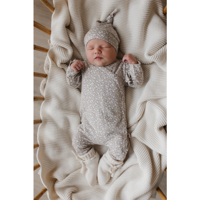 Hello little you - boxpakje ruffle fleurs zand grijs bloemetjes en newborn mutsje