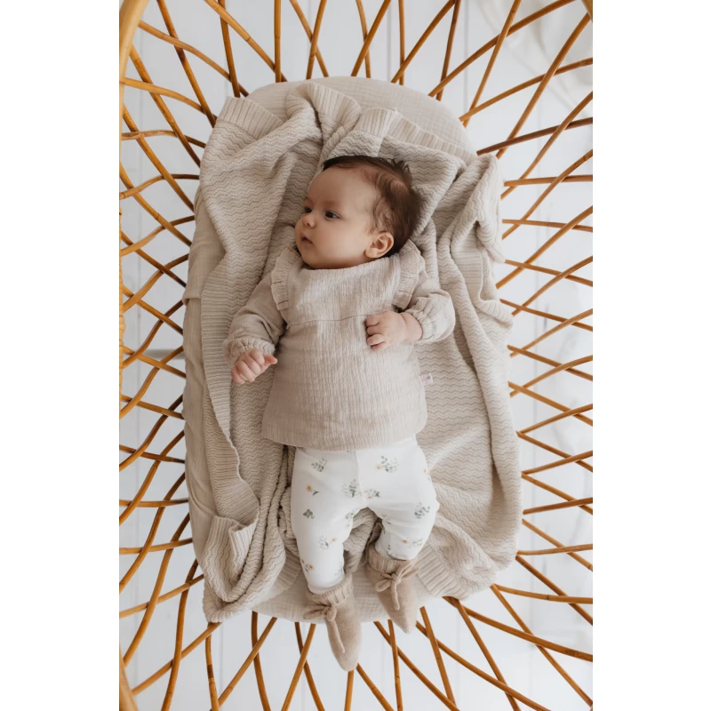 Hello little you - broekje legging sunflowers, slofjes zand, blouse ruffle hydrofiel zand