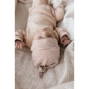 Hello little you - mutsje stripes peach, boxpakje rib ecru, slofjes peach