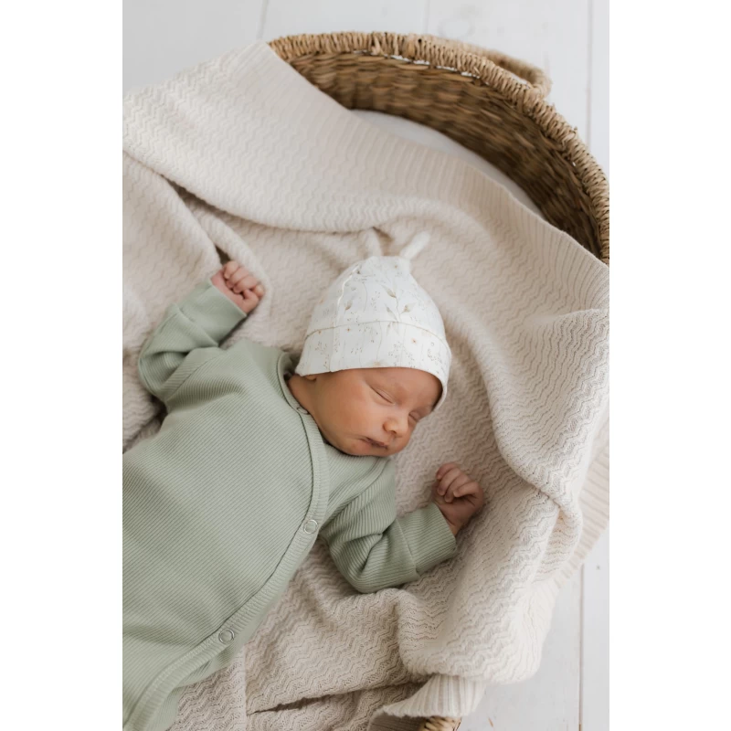 Hello little you - boxpakje smalle rib dusty green, slofjes zand, mutsje fleur
