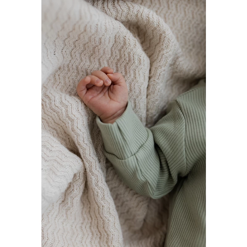 Hello little you - boxpakje rib dusty green, mutsje fleur, slofjes merino wol zand