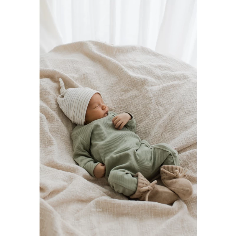 Hello little you - boxpakje rib dusty green, mutsje rib streepjes zand wit