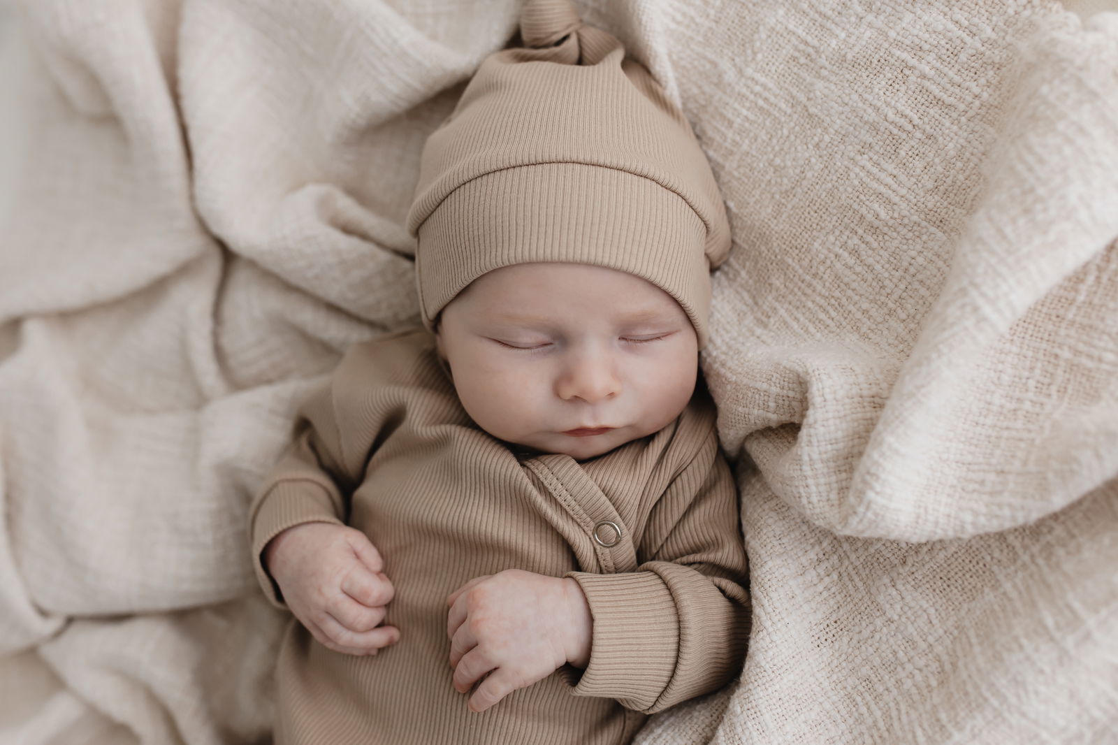 Hello Little You - Mutsje newborn en boxpakje rib taupe babypakje, geboortepakje