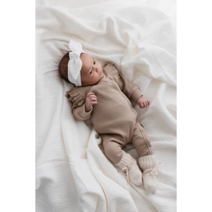 Hello Little You - Boxpakje smalle rib ruffle taupe, slofjes merino wol off white, haarbandje rib ecru