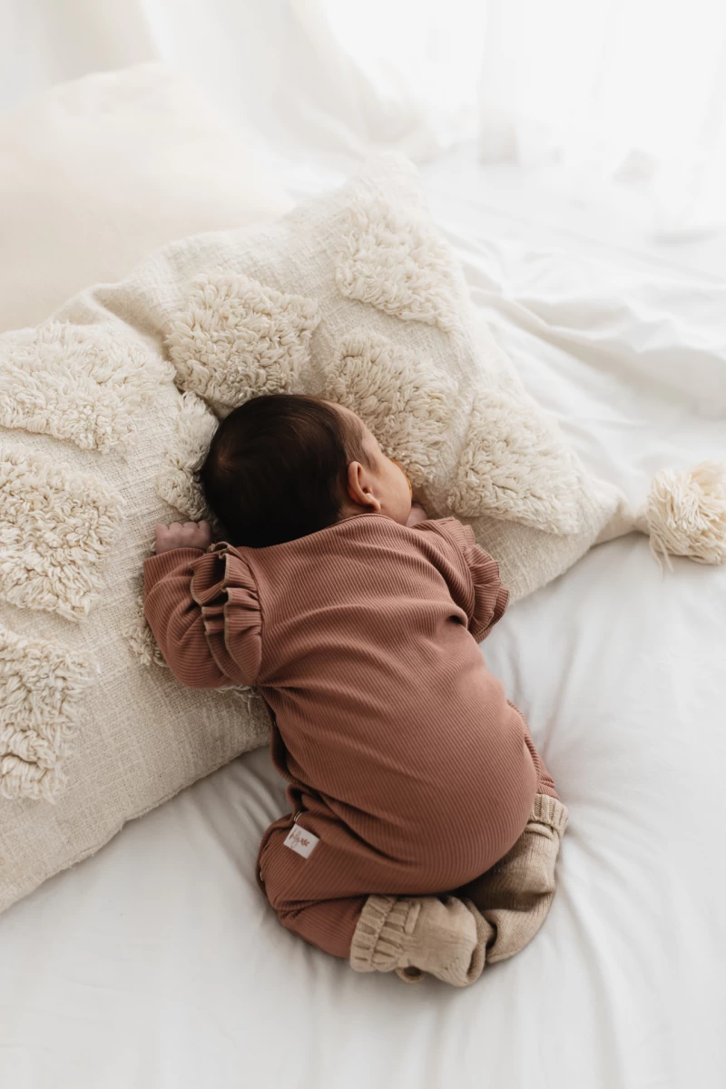 Hello Little You - boxpakje ruffle rib clay, slofjes merino wol zand