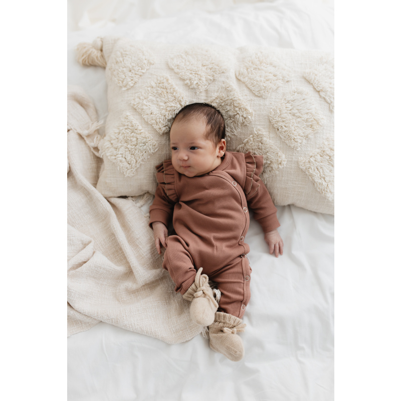 Hello Little You - boxpakje ruffle rib clay, slofjes merino wol zand