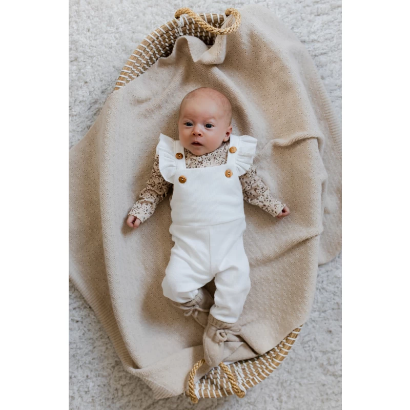 Hello little you - longsleeve ruffles rib blossom, tuinpakje ruffle rib ecru, slofjes merino wol zand