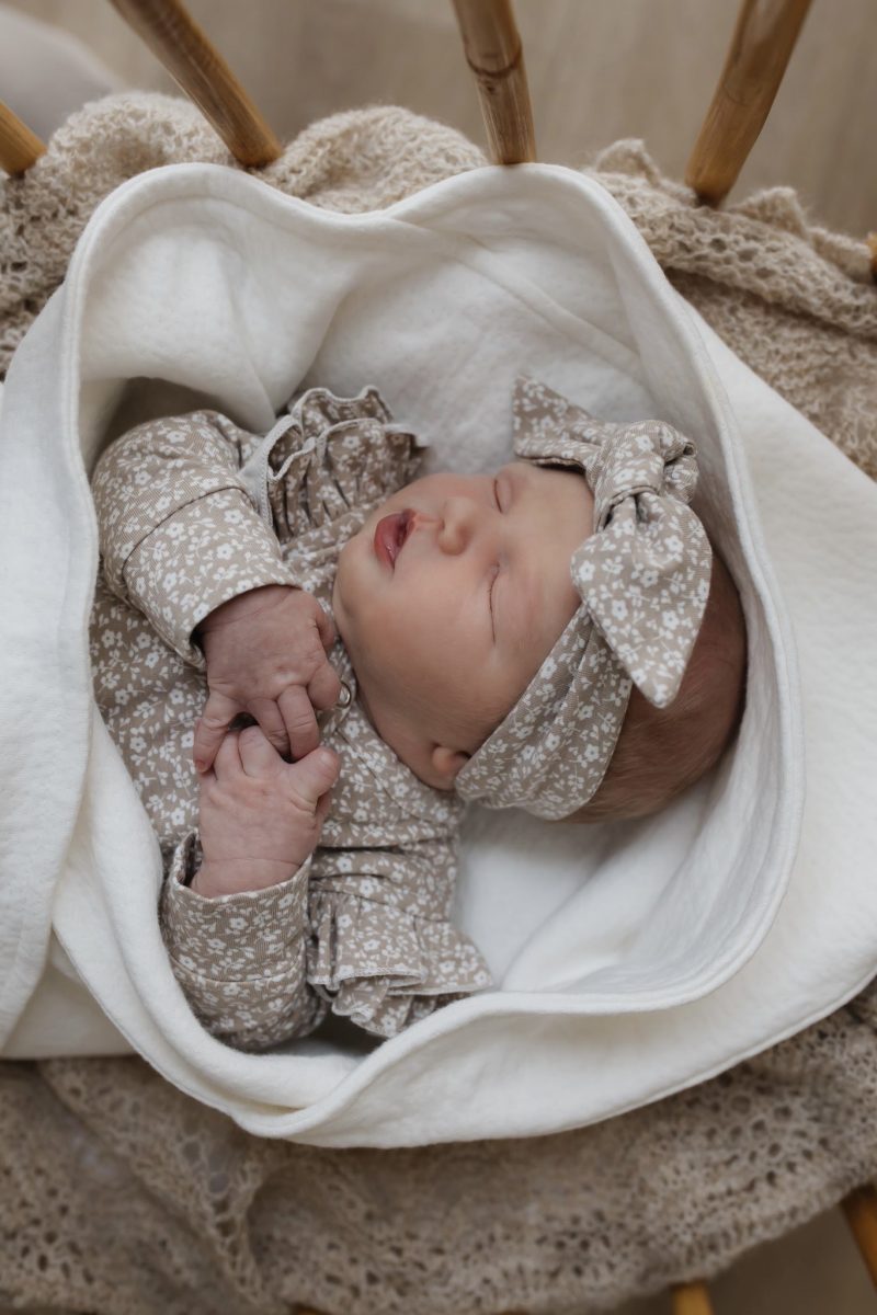 Wikkeldoek Hello little you ecru ajour katoen
