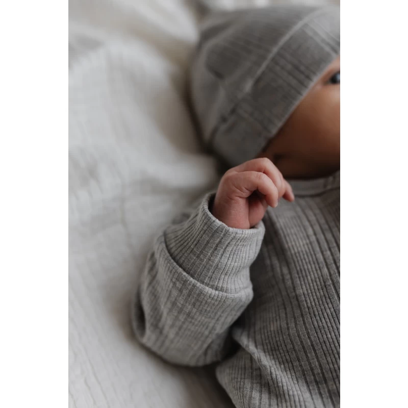 Hello little you - boxpakje onregelmatige rib grijs, lichtgrijs, jongenskleding baby, geboorteoutfit jongetje, mutsje rib grijs