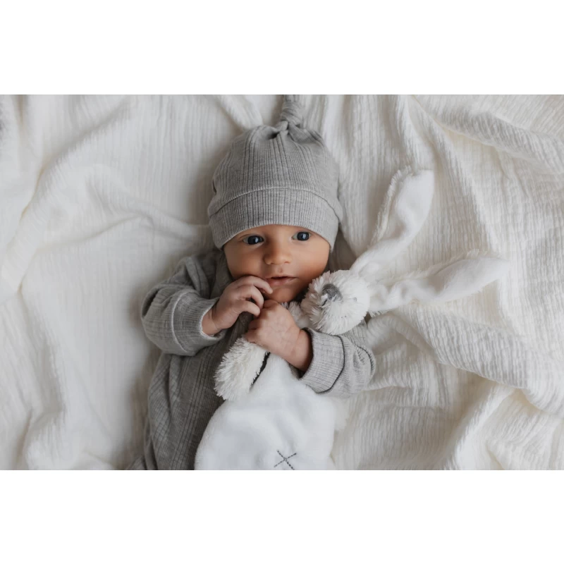 Hello little you - boxpakje onregelmatige rib grijs, lichtgrijs, jongenskleding baby, geboorteoutfit jongetje, mutsje rib grijs, slofjes merino wol