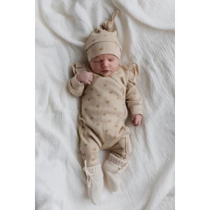 Hello little you - boxpakje ruffles hartjes, mutsje smalle rib hartjes, slofjes merino wol off white