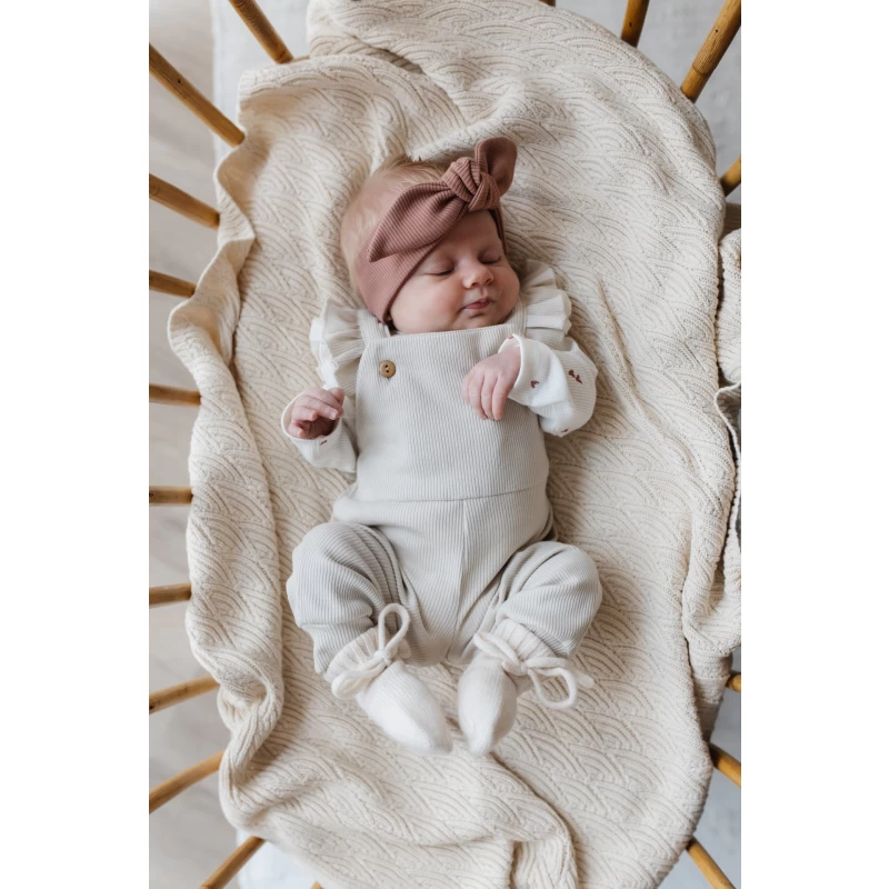 Hello little you - tuinpakje ruffles zandkleur, longsleeve ruffle hartjes clay, slofjes merino wol