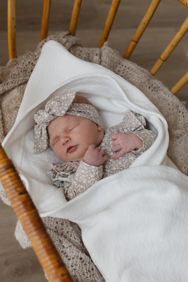 Hello little you - wikkeldoek ecru ajour katoen, badcape baby meisje, neutrale wikkeldoeken baby's