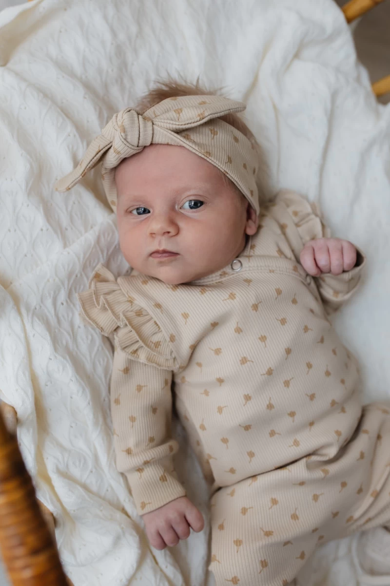 Hello little you - boxpakje ruffles rib klaverblad, cloverleaf, haarbandje, slofjes merino wol off white