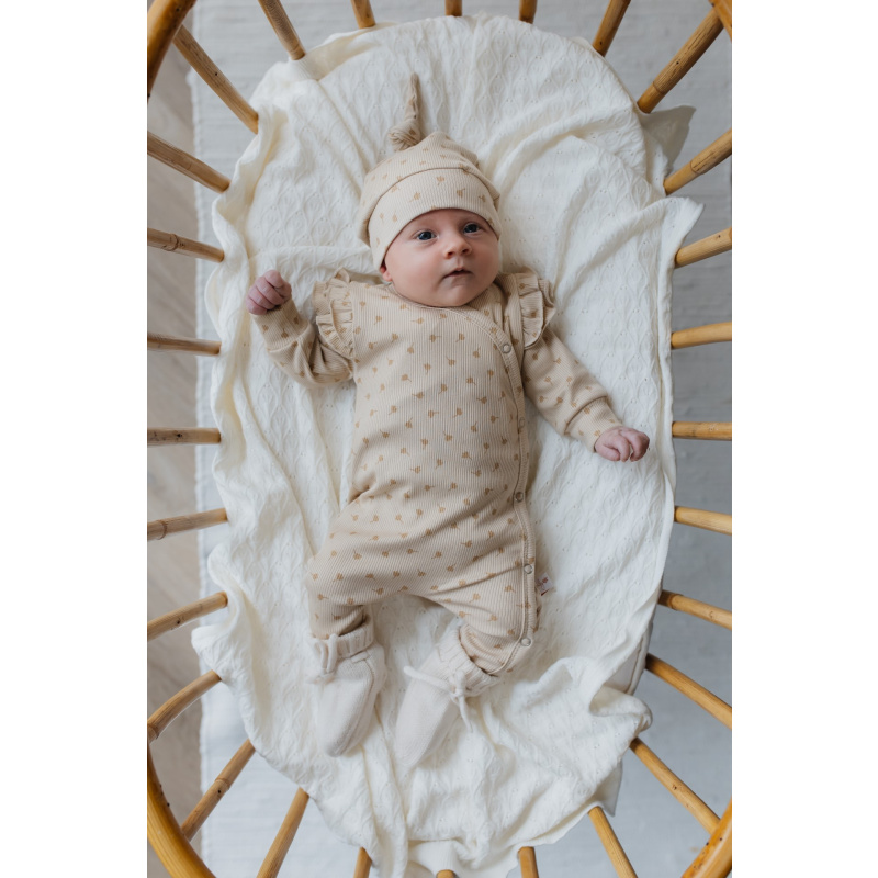 Hello little you - boxpakje ruffles rib klaverblad, cloverleaf, newborn mutsje baby meisje, slofjes merino wol off white