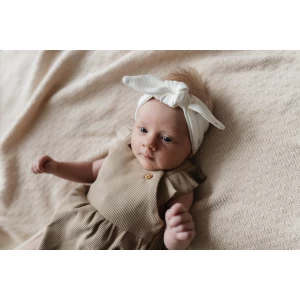 Hello little you - zomerpakje, zomer jumpsuit meisje baby rib taupe ruffle op schouder