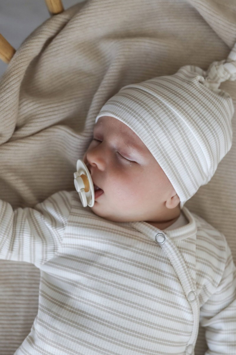 Boxpakje smalle rib streepjes zand