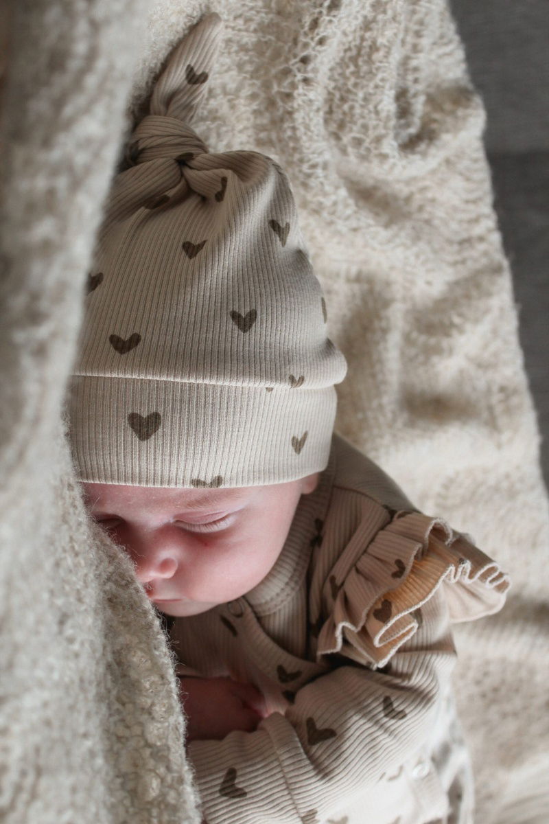 Mutsje rib hartjes goud